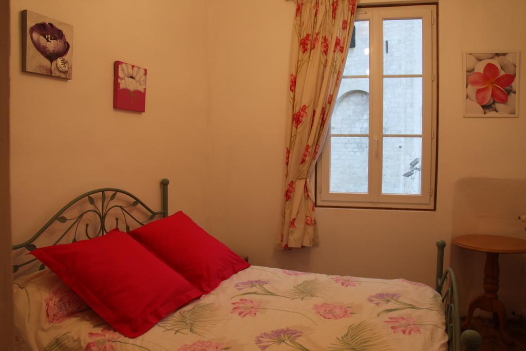Hotel La Bonne Famille Jumièges Exteriér fotografie